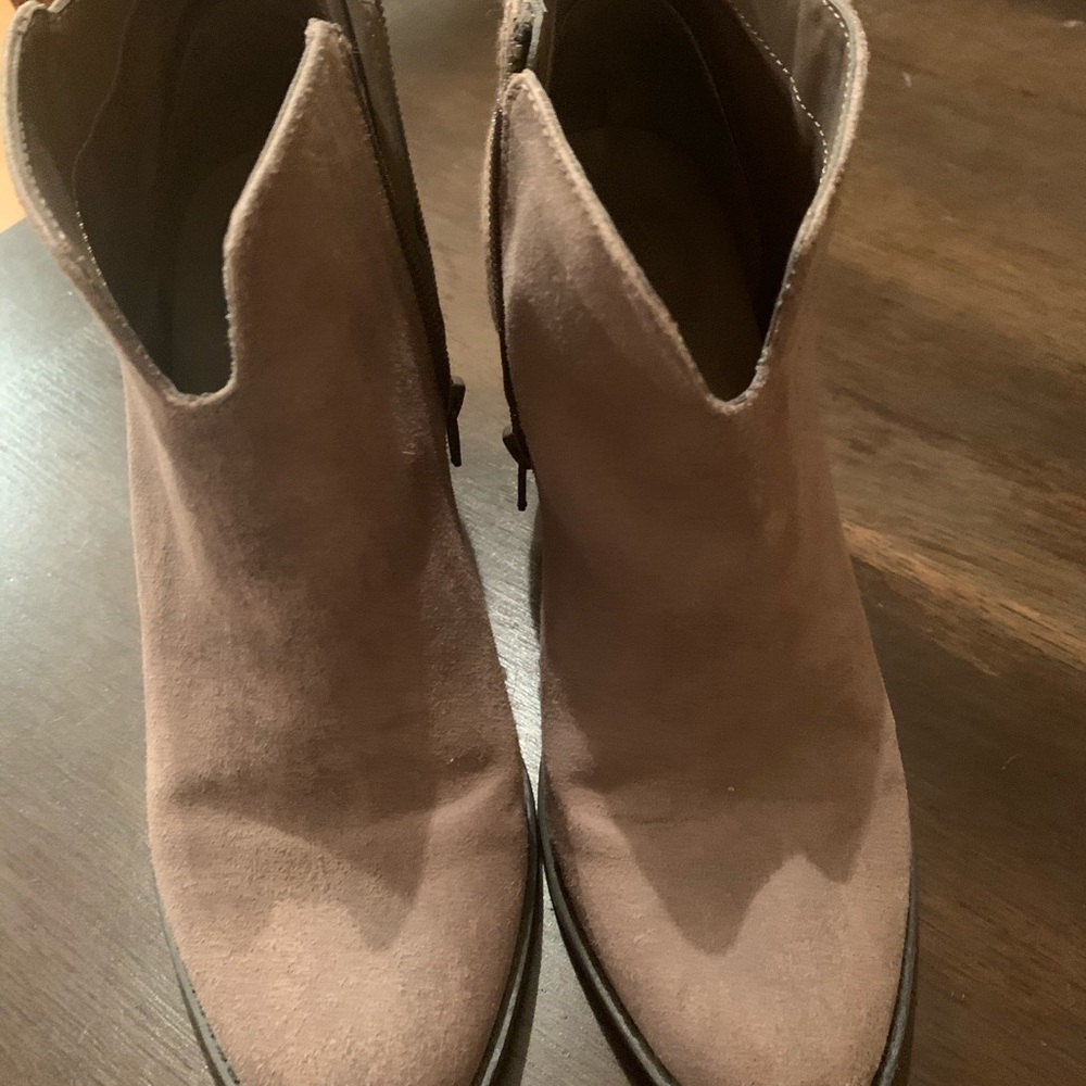 Boots. - Picture 2 of 4